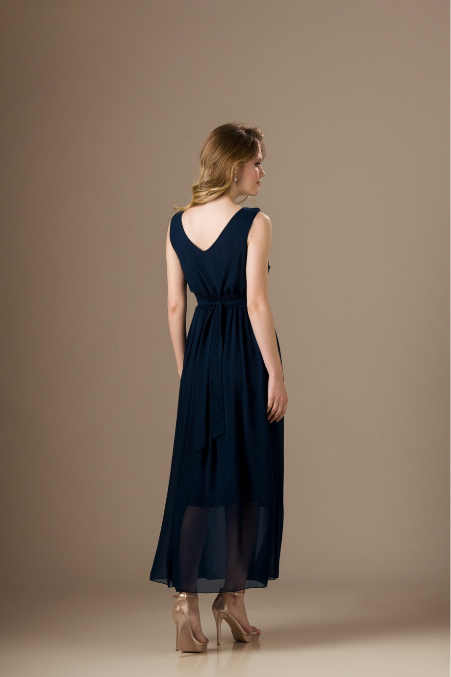 Μακρύ σκούρο μπλε φόρεμα με πούλιες