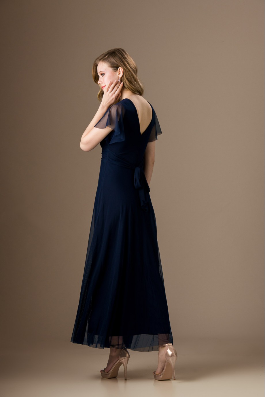 Μακρύ σκούρο μπλε τούλινο φόρεμα