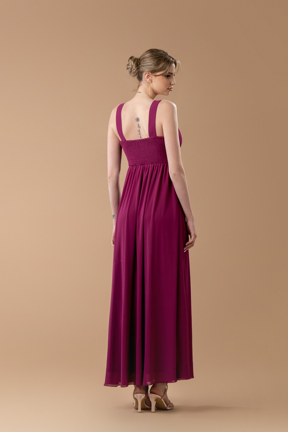 Μακρύ μοβ φόρεμα