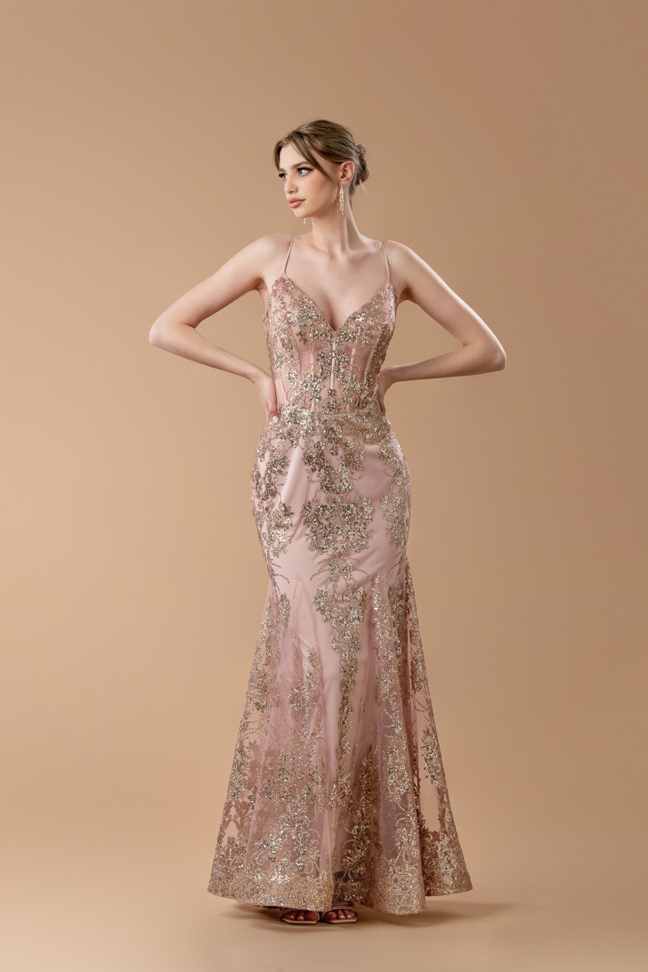 Μακρύ γοργονέ ροζ φόρεμα με glitter και κορσέ