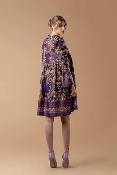 Κοντό εμπριμέ σατέν φόρεμα Κοντό εμπριμέ σατέν φόρεμα