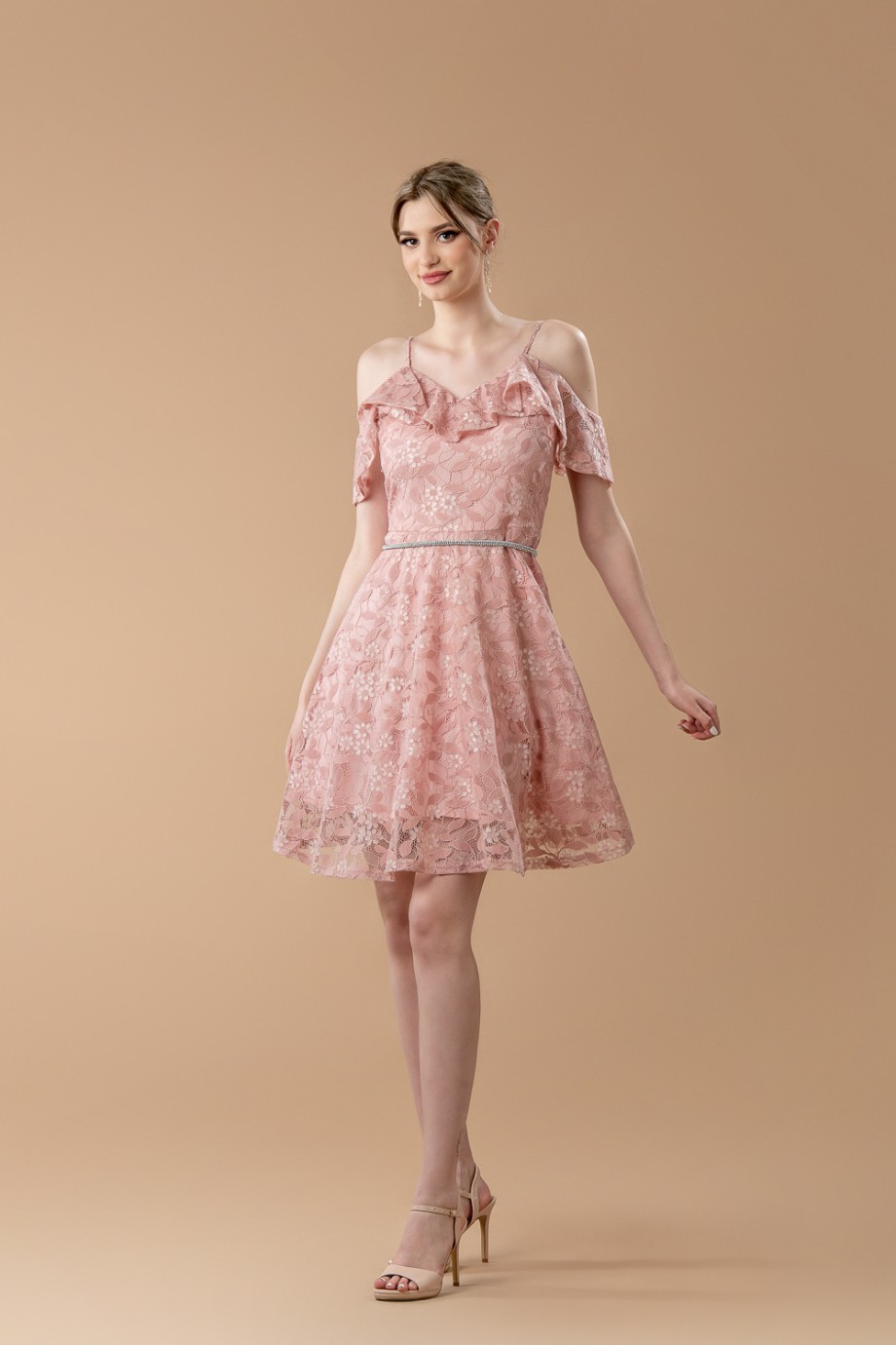 Κοντό ροζ φόρεμα από δαντέλα
