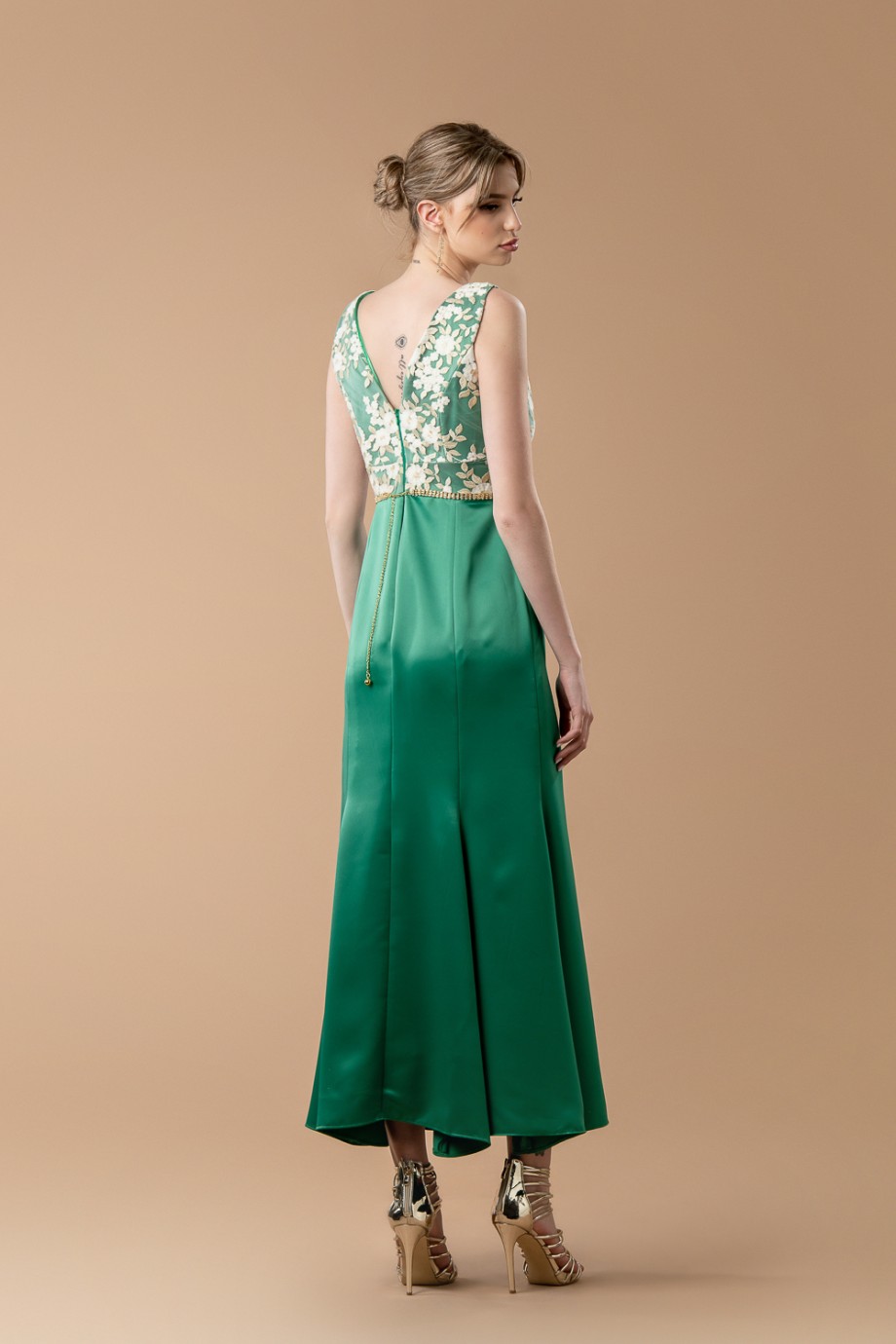 Μακρύ πράσινο γοργονέ σατέν φόρεμα