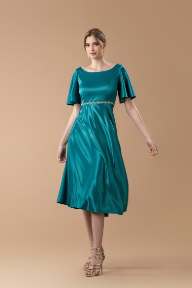 Μίντι πετρόλ φόρεμα σατέν με κεντημένη ζώνη και κλος φούστα Μίντι πετρόλ φόρεμα σατέν με κεντημένη ζώνη και κλος φούστα