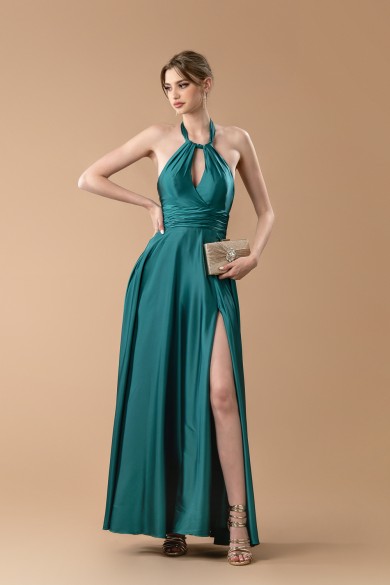 Μακρύ πράσινο σατέν φόρεμα με δετό λαιμό και άνοιγμα στο πόδι Μακρύ πράσινο σατέν φόρεμα με δετό λαιμό και άνοιγμα στο πόδι