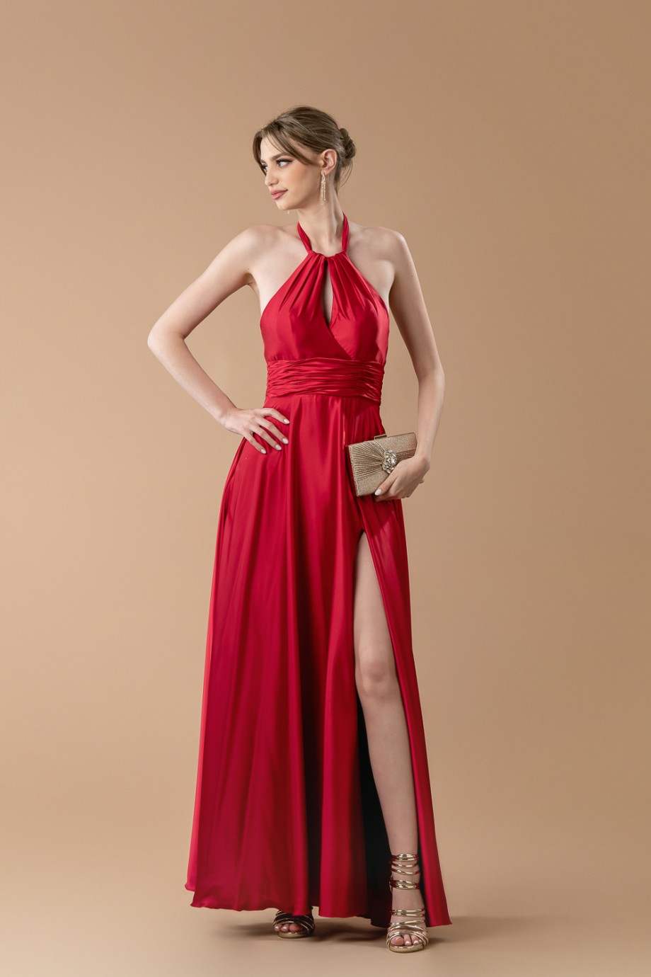 Μακρύ κόκκινο σατέν φόρεμα 