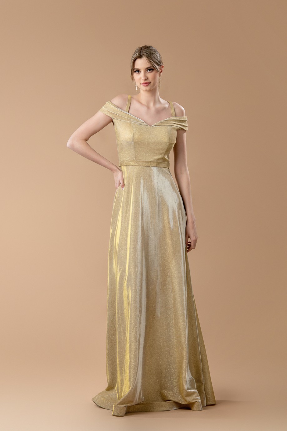 Μακρύ χρυσό φόρεμα 