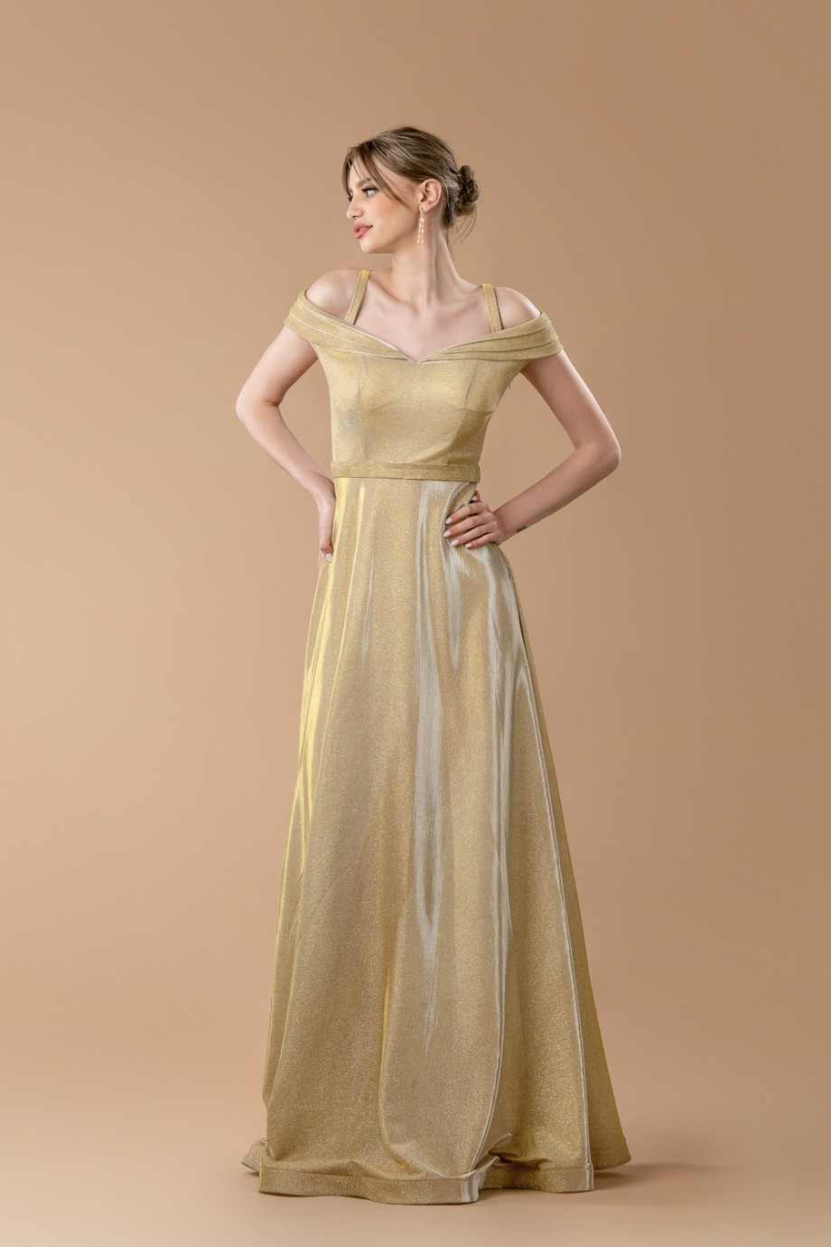 Μακρύ χρυσό φόρεμα 