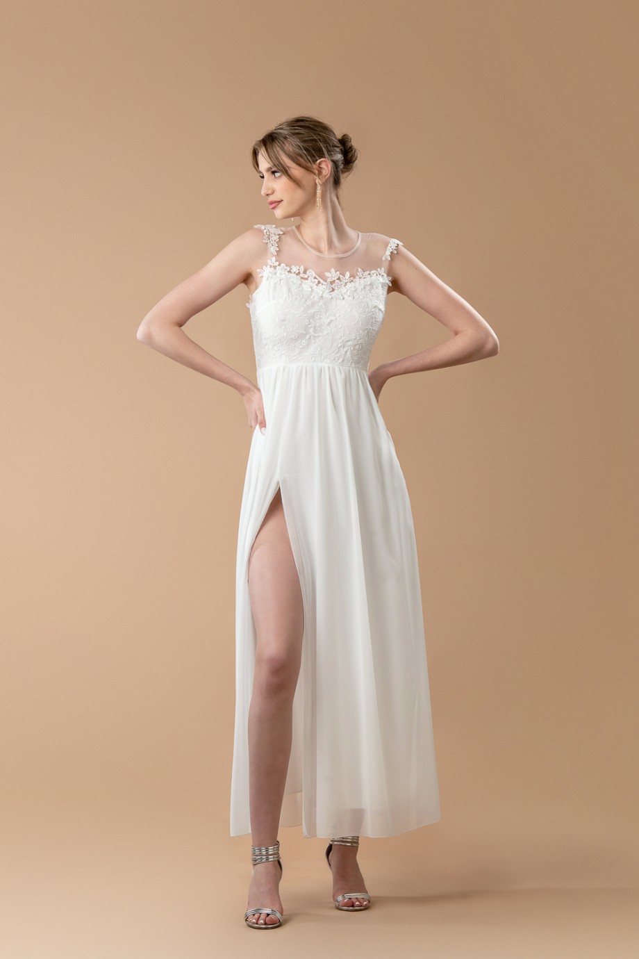 Μακρύ λευκό φόρεμα