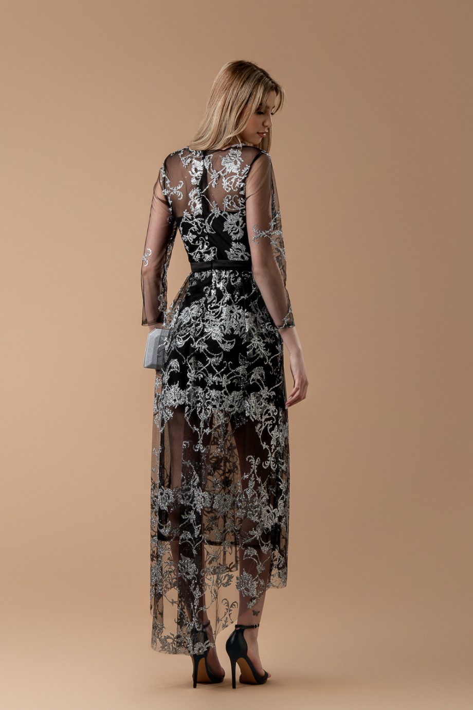 Μακρύ μαύρο φόρεμα από τούλι με ασημί glitter