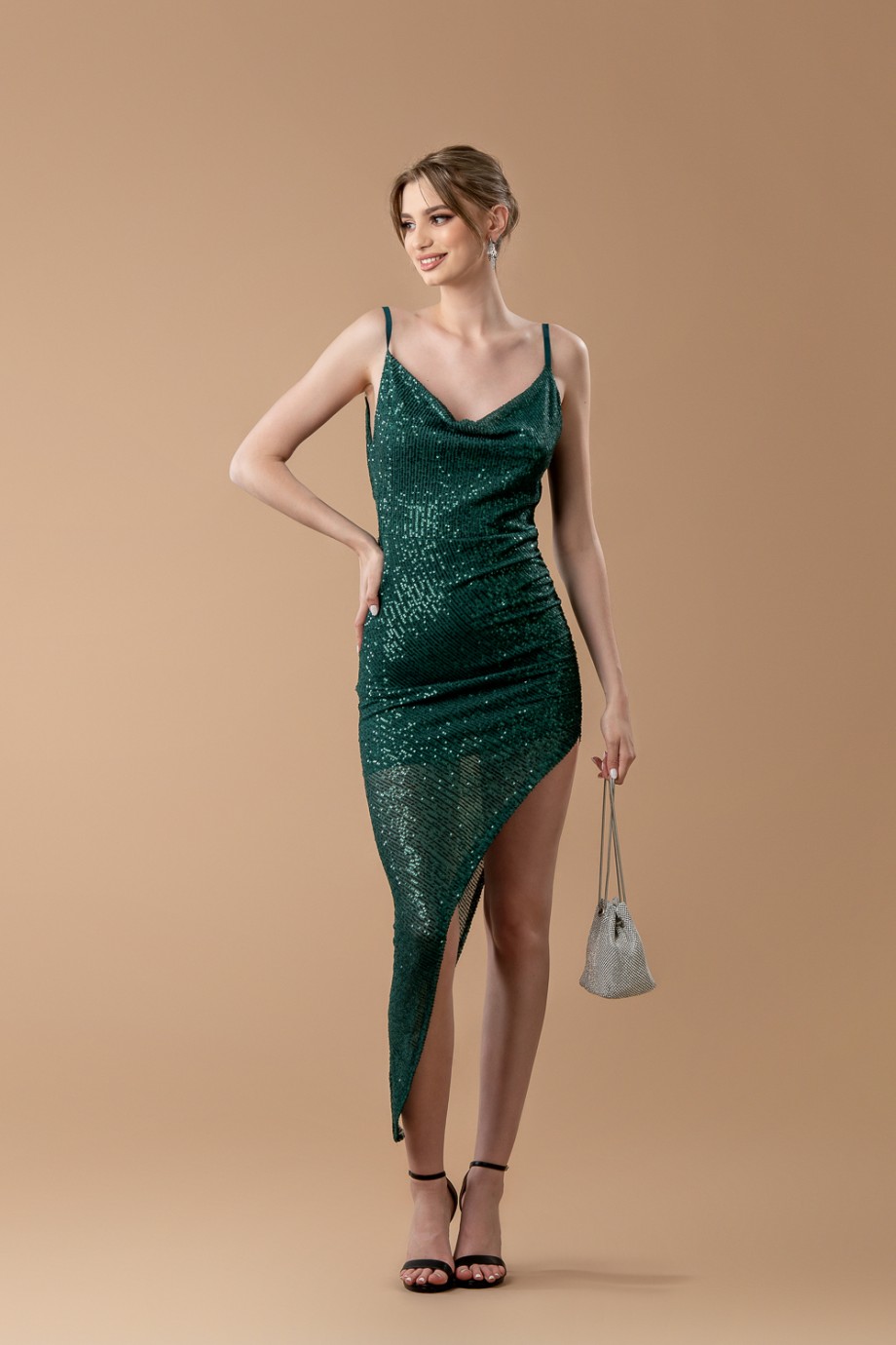 Μακρύ πράσινο εφαρμοστό φόρεμα