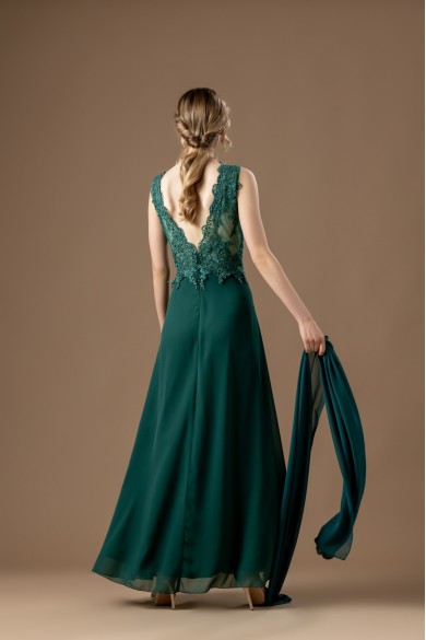 Μακρύ κυπαρισσί φόρεμα με ιδιαίτερη δαντέλα στο μπούστο Μακρύ κυπαρισσί φόρεμα με ιδιαίτερη δαντέλα στο μπούστο