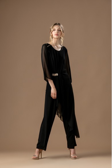 Μαύρη ολόσωμη φόρμα Μαύρη ολόσωμη φόρμα