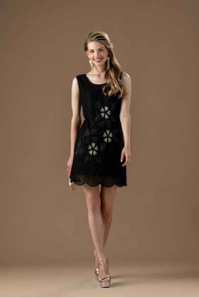 Κοντό μαύρο φόρεμα