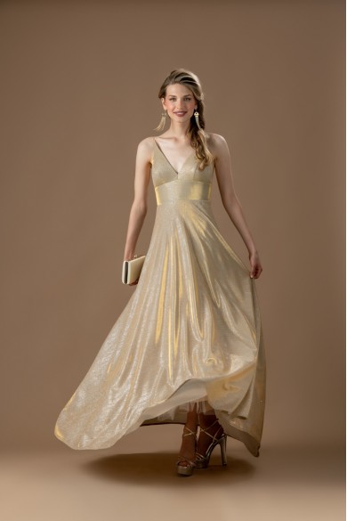 Μακρύ χρυσό φόρεμα Μακρύ χρυσό φόρεμα