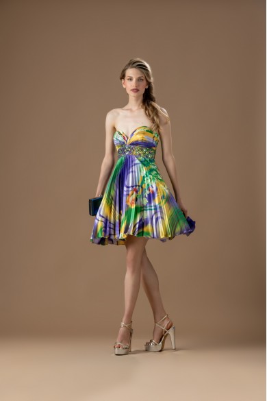 Κοντό εμπριμέ φόρεμα Κοντό εμπριμέ φόρεμα