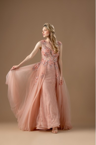 Μακρύ ροζ τούλινο φόρεμα Μακρύ ροζ τούλινο φόρεμα