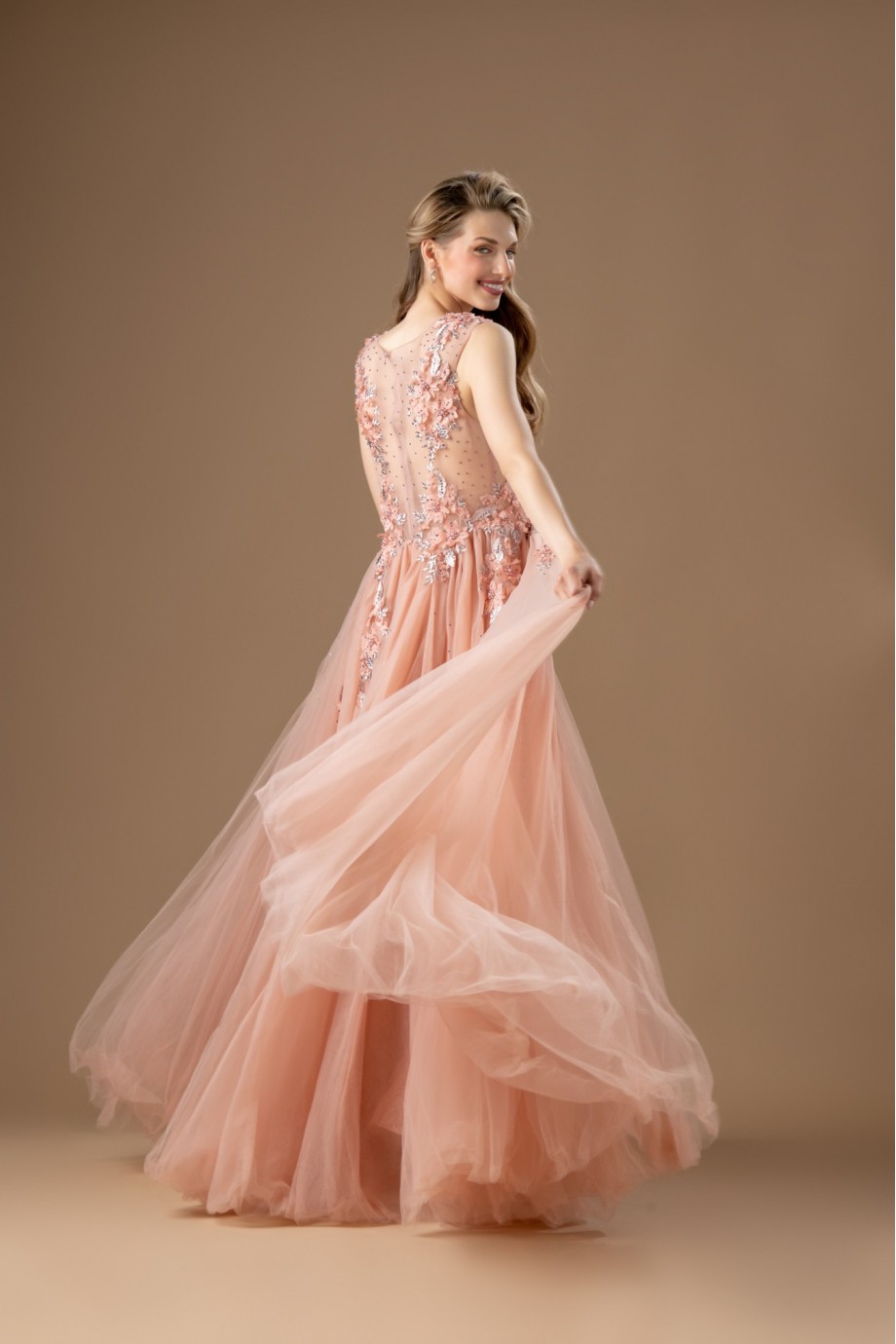 Μακρύ ροζ τούλινο φόρεμα
