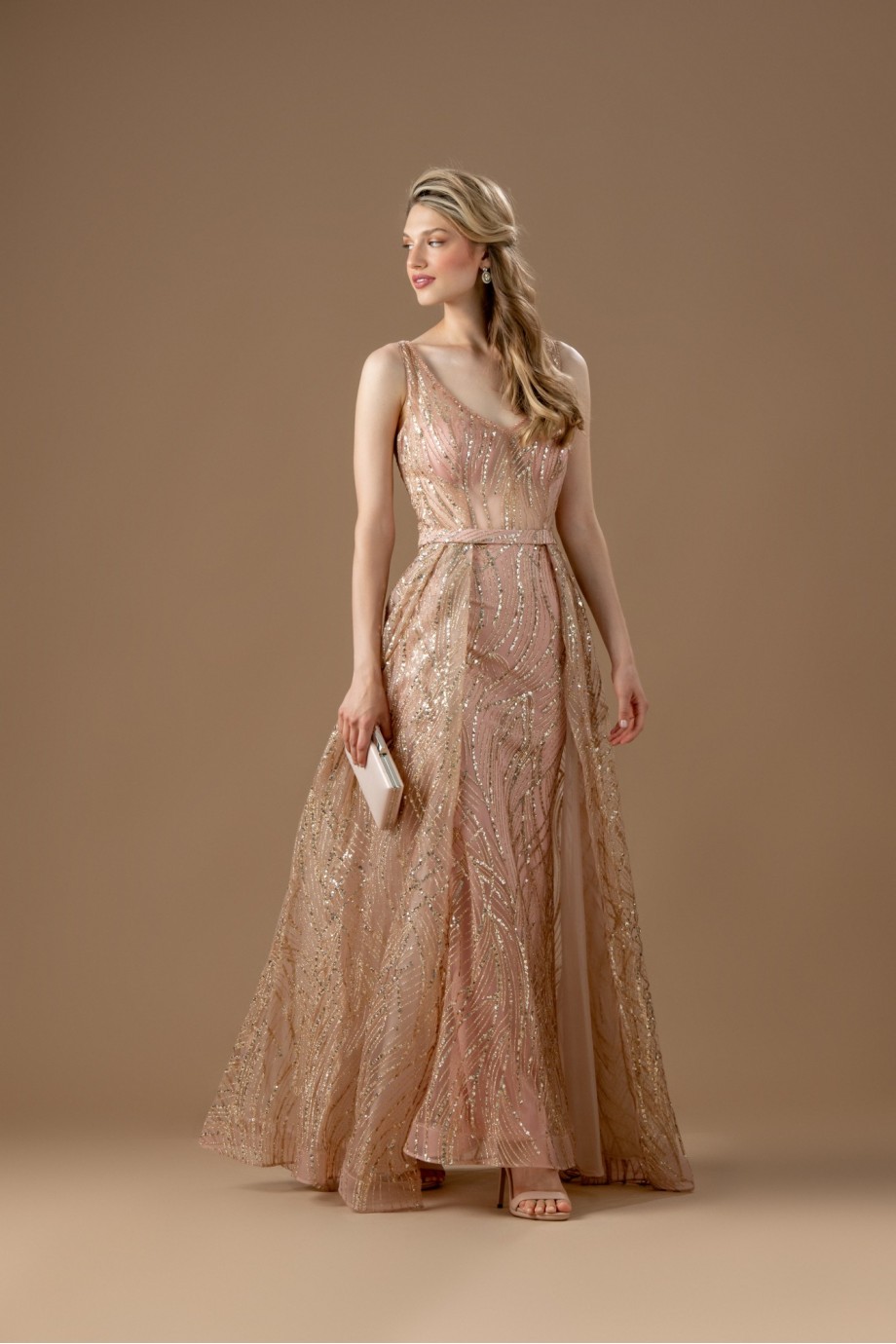 Μακρύ ροζ χρυσό φόρεμα