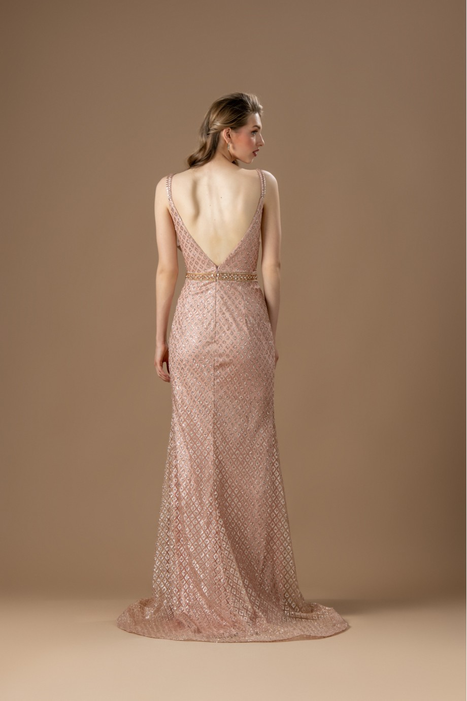 Μακρύ nude φόρεμα  με glitter εφαρμοστό σε γοργονέ γραμμή  