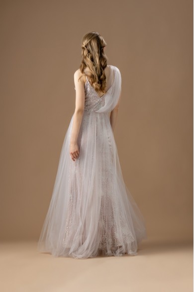 Μακρύ λιλά φόρεμα με τούλι Μακρύ λιλά φόρεμα με τούλι