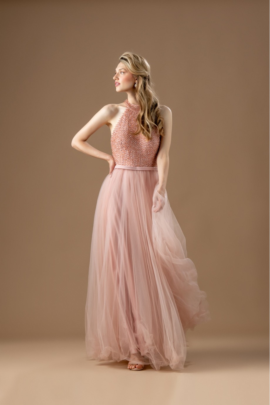 Μακρύ ροζ τούλινο φόρεμα