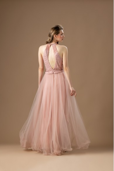 Μακρύ ροζ τούλινο φόρεμα Μακρύ ροζ τούλινο φόρεμα