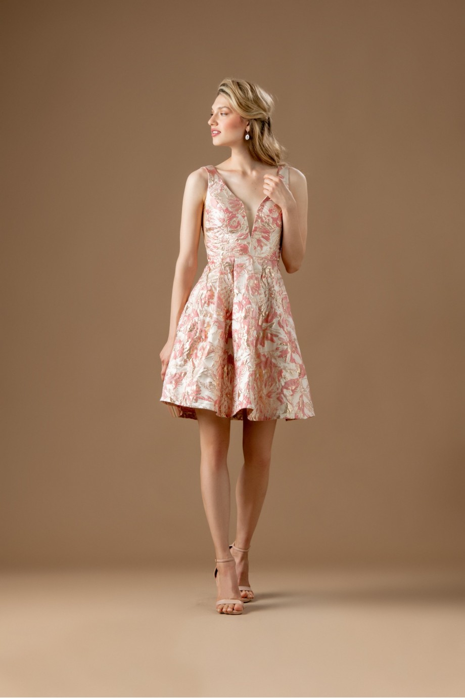 Κοντό ροζ φόρεμα