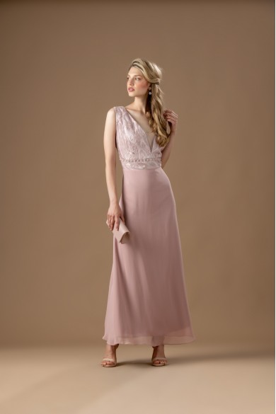 Μακρύ nude φόρεμα με δαντέλα στο πάνω μέρος και ντεκολτέ Μακρύ nude φόρεμα με δαντέλα στο πάνω μέρος και ντεκολτέ