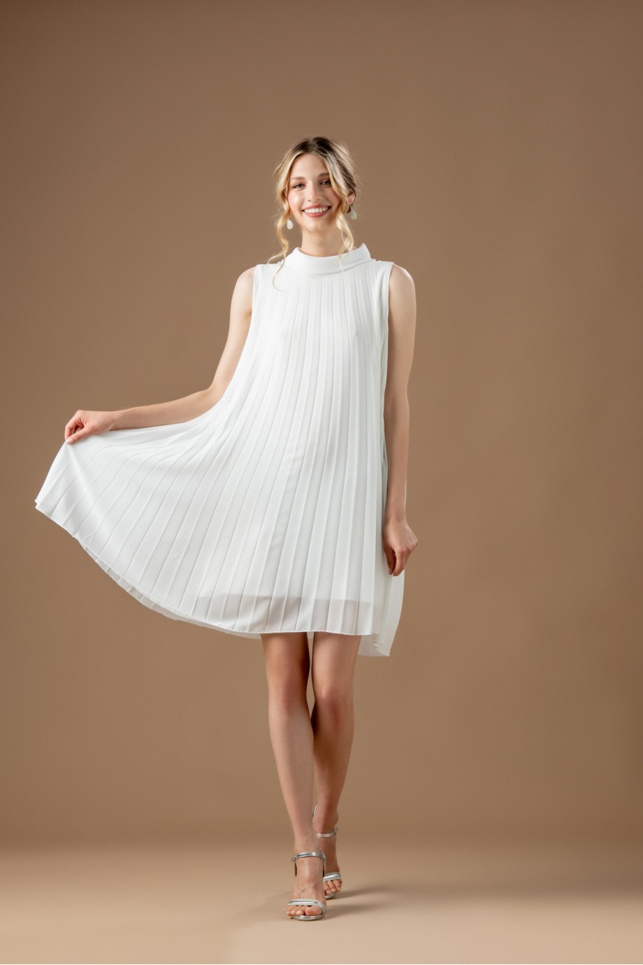 Κόντο λευκό πλισέ φόρεμα 