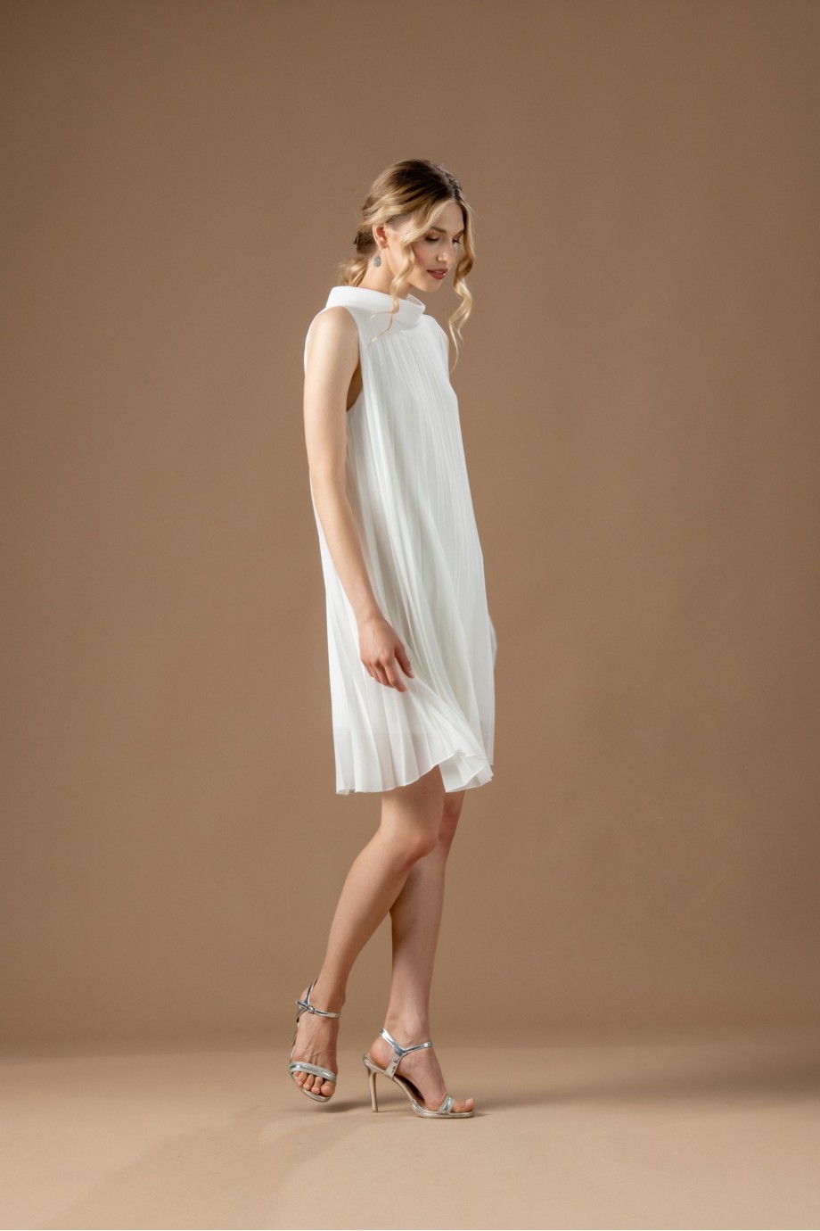 Κόντο λευκό πλισέ φόρεμα 