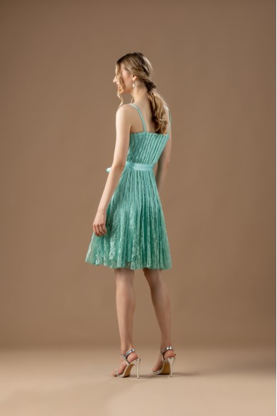 Κοντό πράσινο φόρεμα με πιέτες