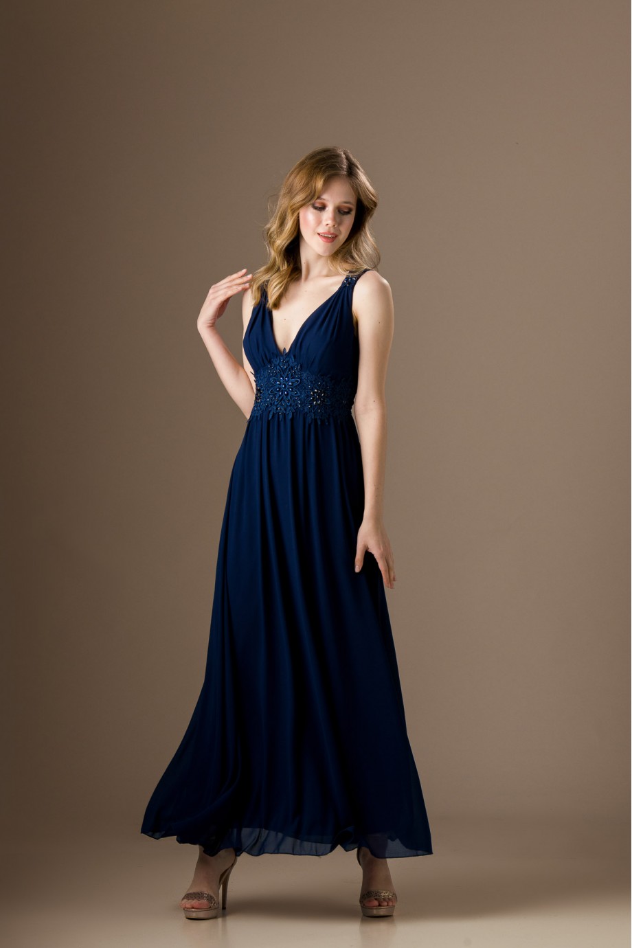 Μακρύ σκούρο μπλε φόρεμα με μοτίφ