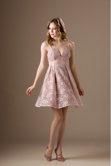 Kοντό ροζ nude φόρεμα με ντεκολτέ