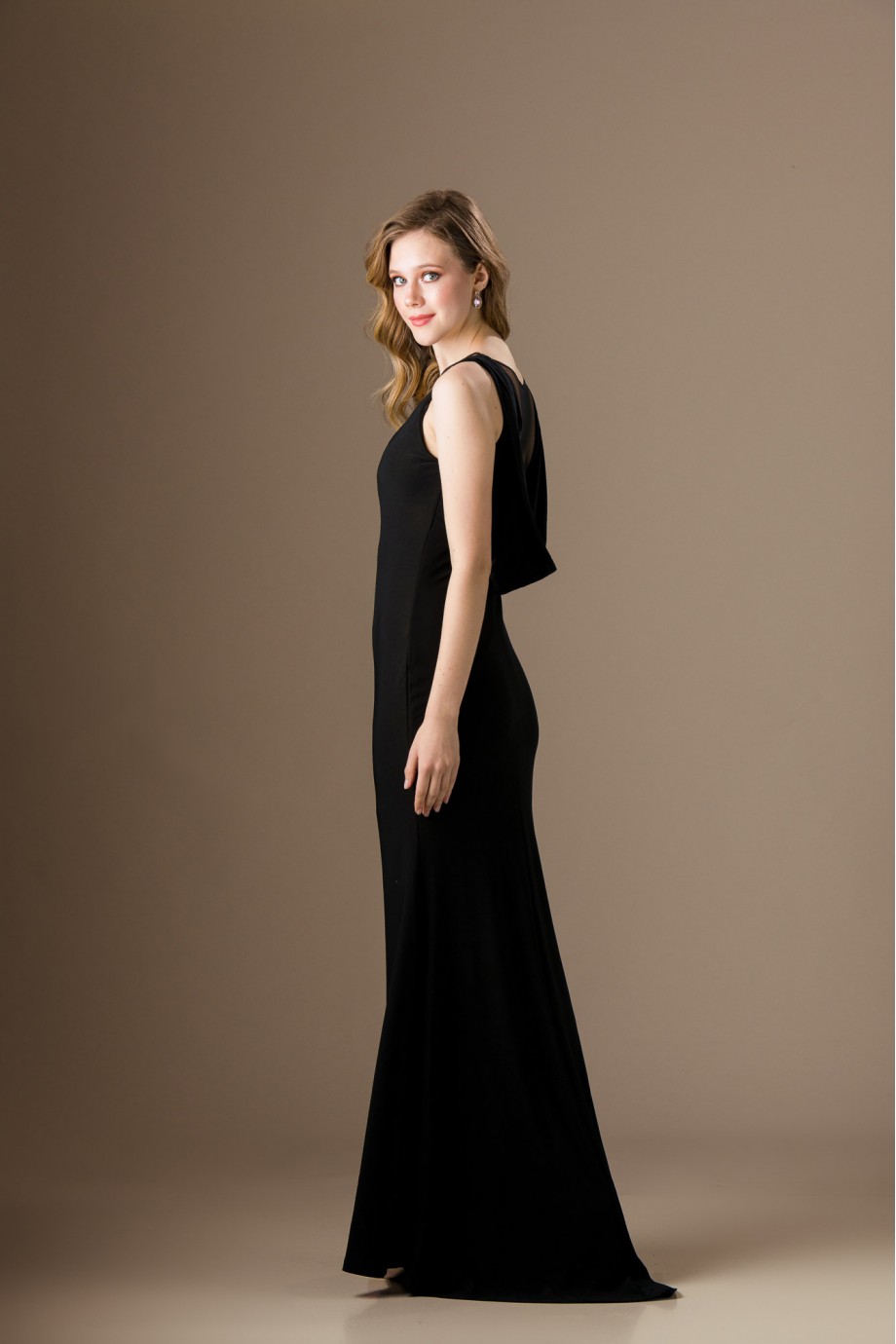Μακρύ μαύρο ελαστικό εφαρμοστό φόρεμα