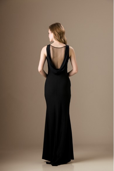 Μακρύ μαύρο ελαστικό εφαρμοστό φόρεμα Μακρύ μαύρο ελαστικό εφαρμοστό φόρεμα