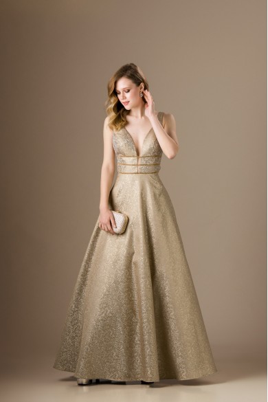 Μακρύ ανάγλυφο χρυσό φόρεμα Μακρύ ανάγλυφο χρυσό φόρεμα