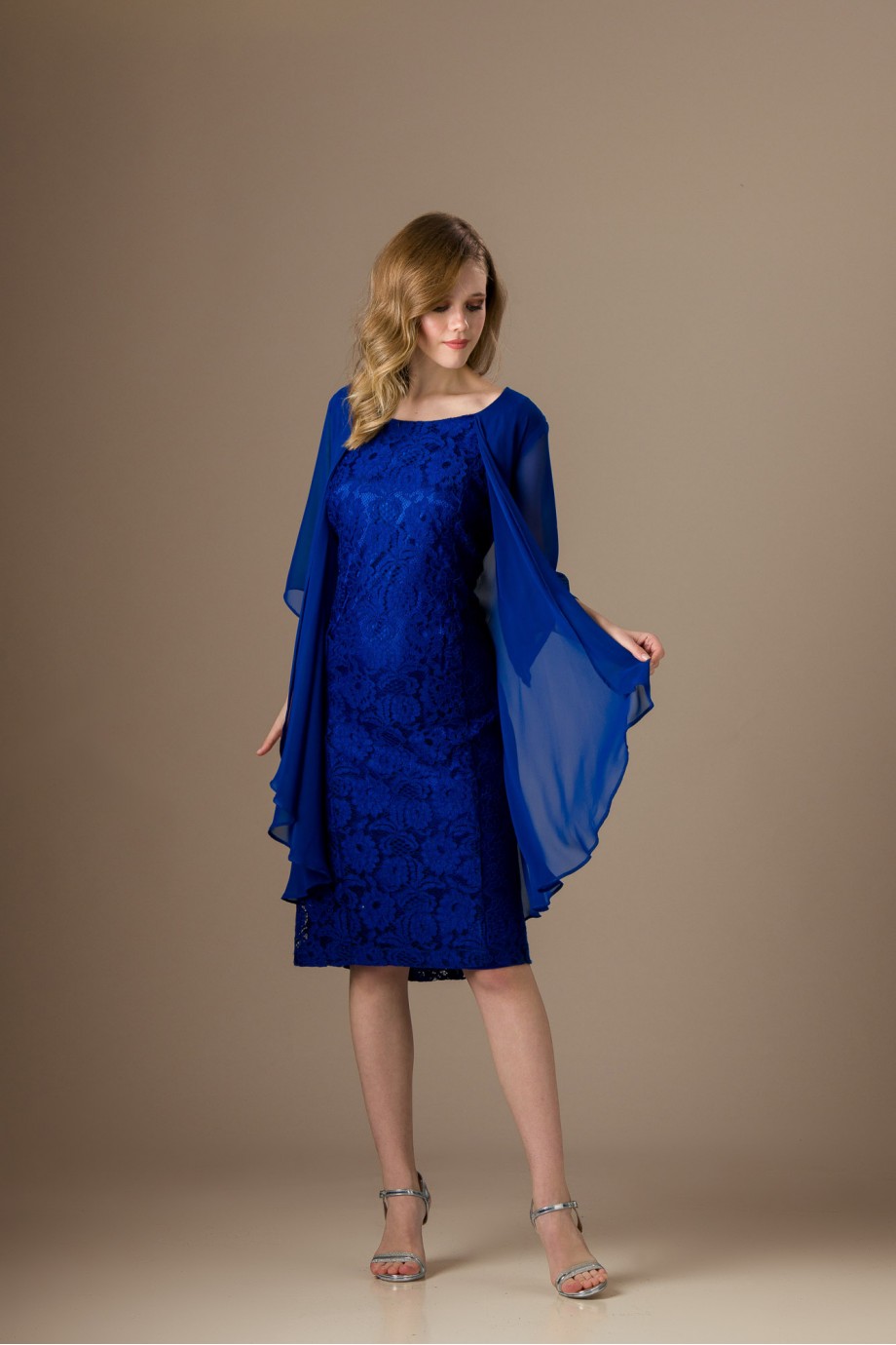 Μίντι μπλε ηλεκτρικ φόρεμα από δαντέλα