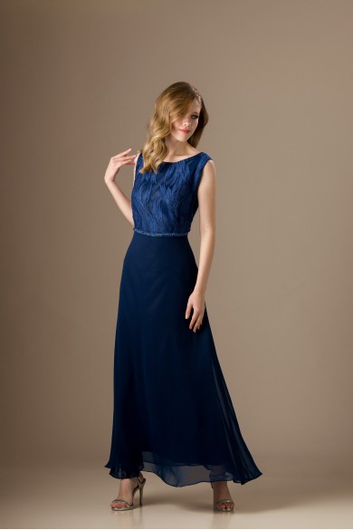 Μακρύ σκούρο μπλε φόρεμα με δαντέλα Μακρύ σκούρο μπλε φόρεμα με δαντέλα