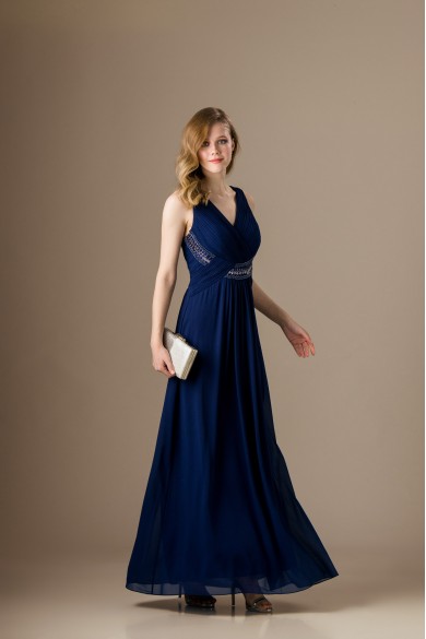 Μακρύ σκούρο μπλε φόρεμα με κέντημα Μακρύ σκούρο μπλε φόρεμα με κέντημα