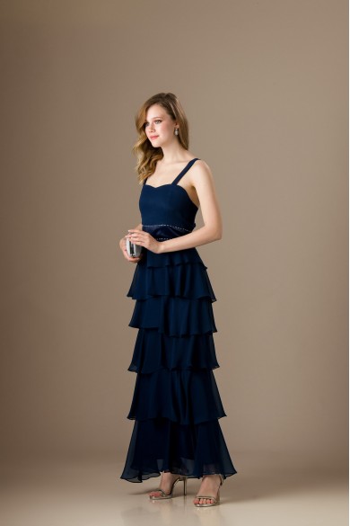 Μακρύ σκούρο μπλε φόρεμα με βολάν Μακρύ σκούρο μπλε φόρεμα με βολάν