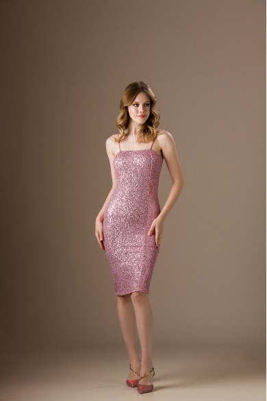 Κοντό ροζ φόρεμα από παγέτες  εφαρμοστό