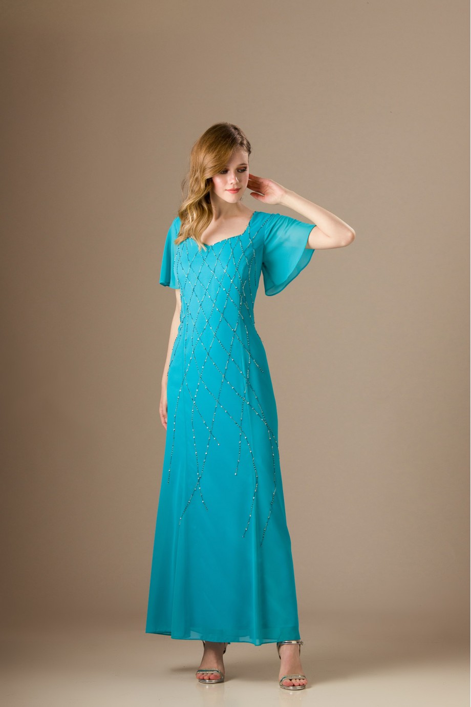 Μακρύ γαλάζιο φόρεμα με κέντημα 