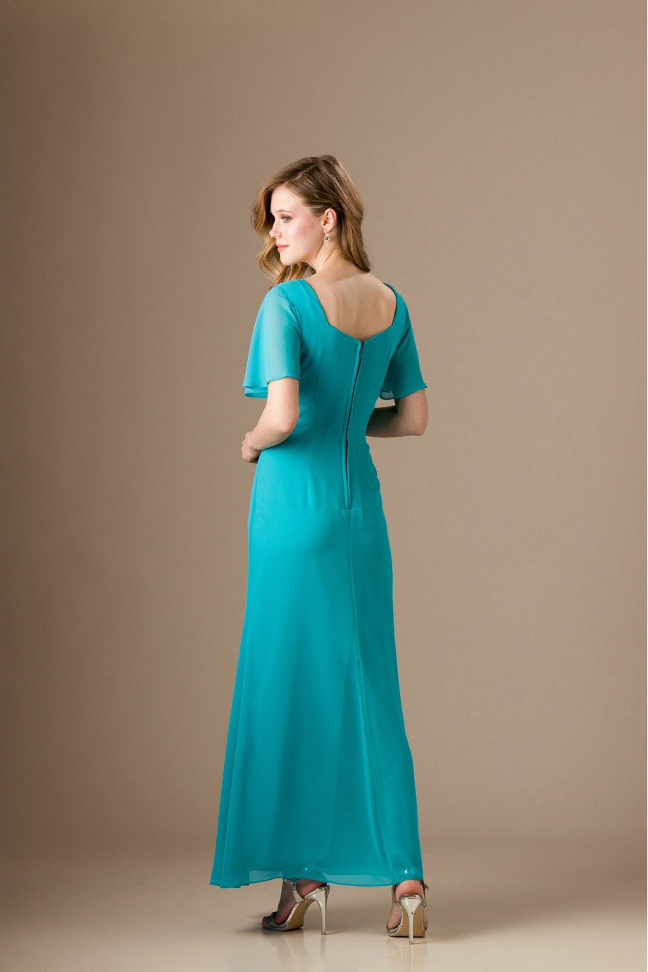 Μακρύ γαλάζιο φόρεμα με κέντημα 