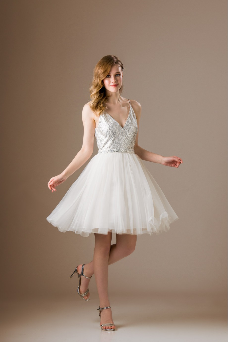 Κοντό λευκό νυφικό φόρεμα
