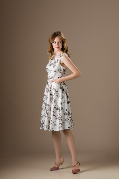 Κοντό φλοράλ λευκό φόρεμα