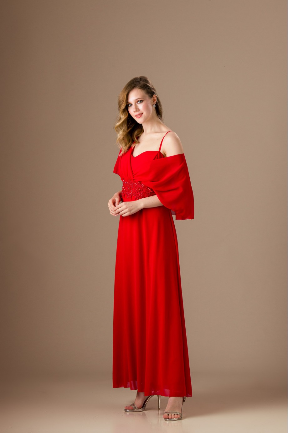 Μακρύ κόκκινο φόρεμα με ενσωματωμένο μπολερό