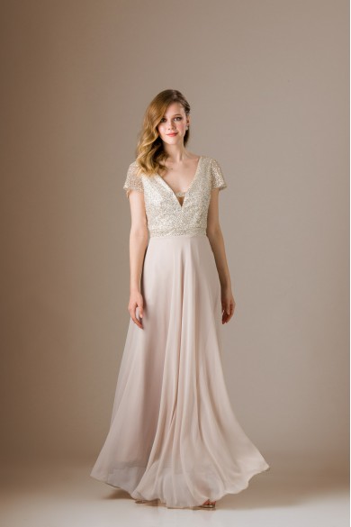 Μακρύ ιβουάρ φόρεμα με glitter δαντέλα και φούστα μουσελίνα