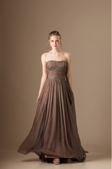 Μακρύ καφέ φόρεμα στράπλες