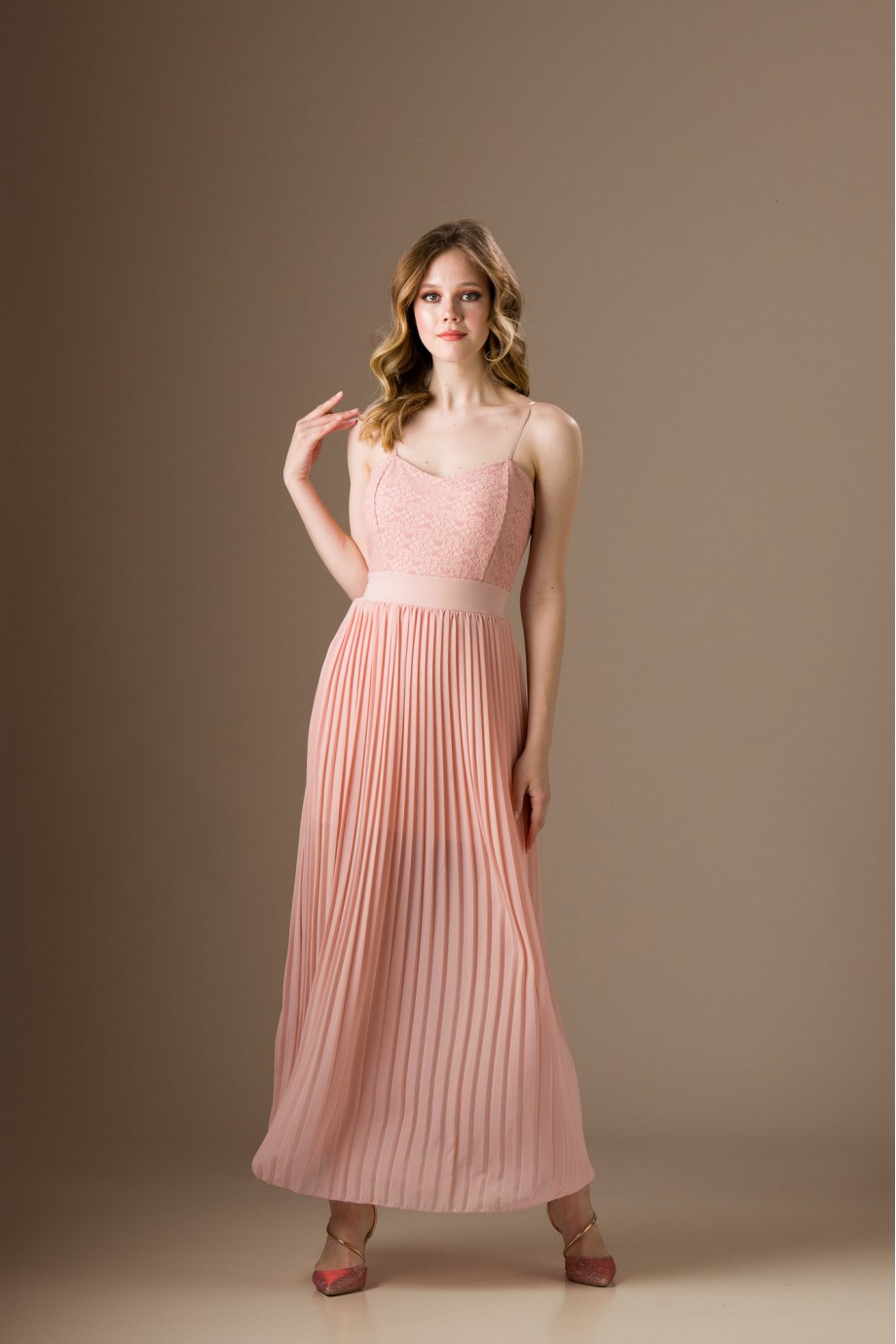 Μακρύ ροζ φόρεμα δαντέλα